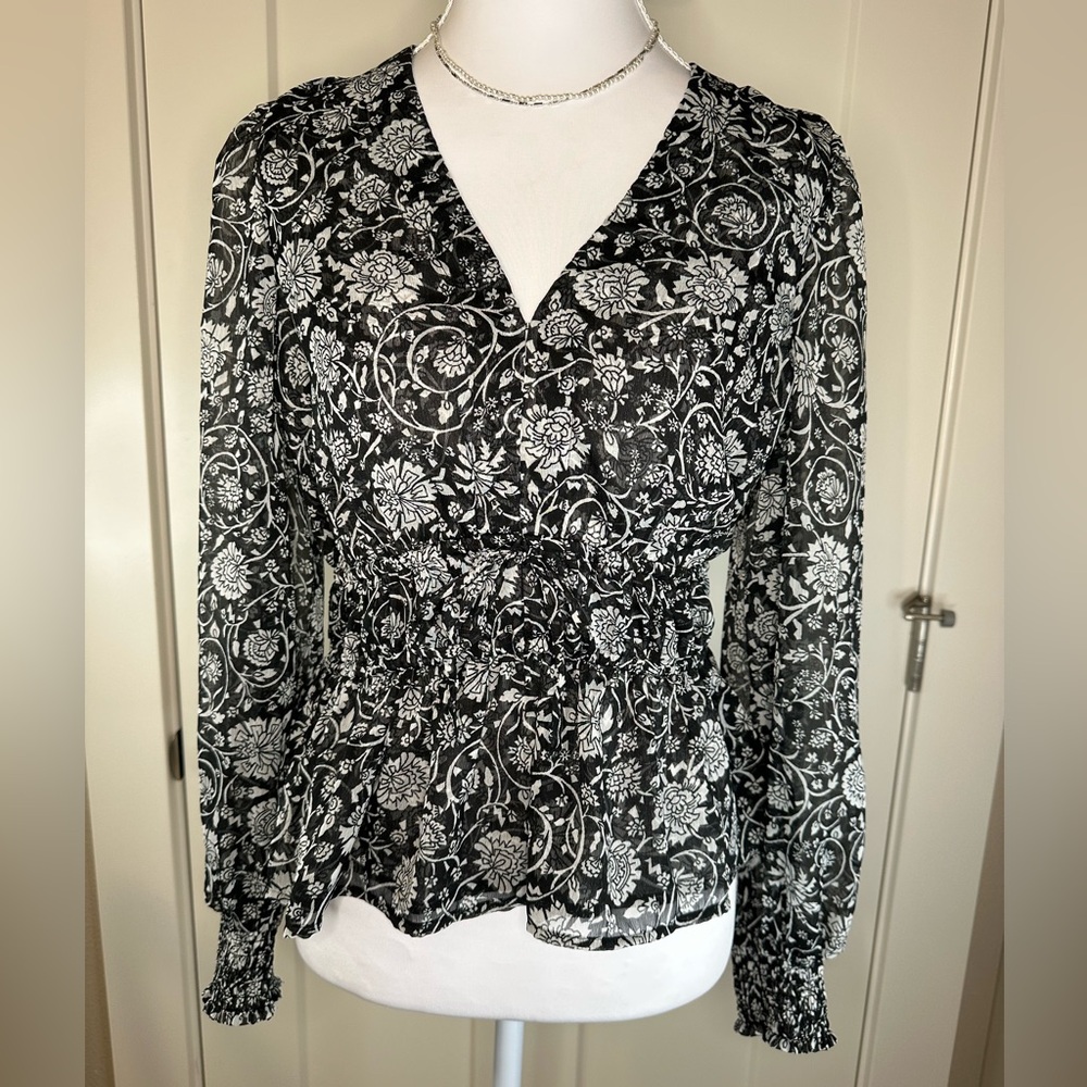 Old Navy Black and‎ White Floral Blouse